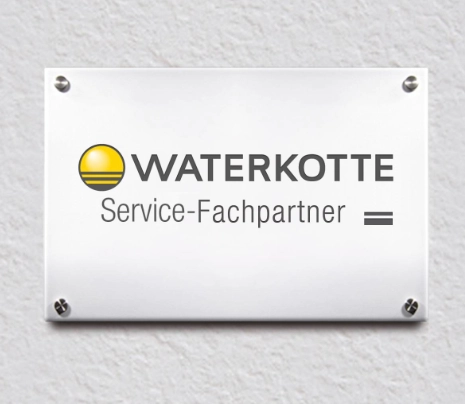 Sign attached to the wall with the inscription "Service-Fachpartner"